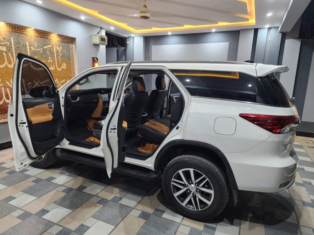 Totota Fortuner (1)